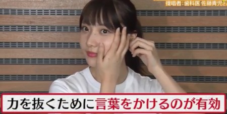 ヒルナンデスで紹介 ネット 本で話題の肩こり解消法6種を徹底検証 ポイントは鎖骨ほぐし 手の平 耳たぶ 肩甲骨 カベストレッチ