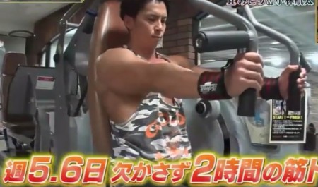 NHK筋肉体操の“筋肉弁護士”小林航太のトレーニング方法 チェストプレス。ダウンタウンDXより