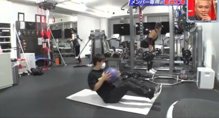 Exile Naotoの筋肉を作る筋トレメニュー 自宅トレに密着 腹筋のトレーニングは