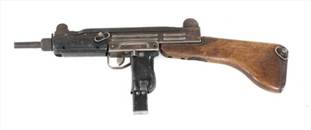 ルパン三世 カリオストロの城 峰不二子の銃はUZI ウージーの木製ストック付き