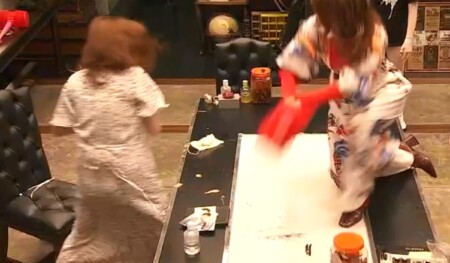女子メンタル2 菊地亜美vsファーストサマーウイカ ガチ喧嘩叩いてかぶってジャンケンポンが面白い テーブルに上がるウイカ