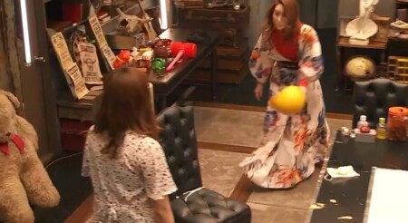 女子メンタル2 菊地亜美vsファーストサマーウイカ ガチ喧嘩叩いてかぶってジャンケンポンが面白い テーブルの周りを回る2人