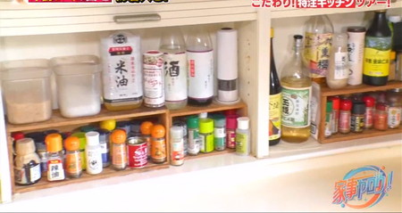 家事ヤロウ 平野レミ自宅キッチンの調味料 油、酢、みりん