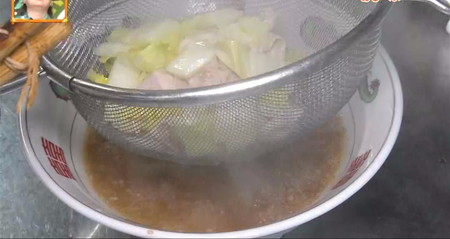 ケンミンショー 三重県あじへいラーメンのレシピ 白菜と豚バラとスープ